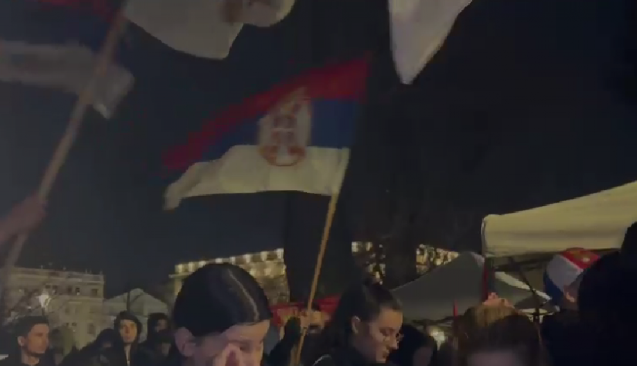 "BOŽE PRAVDE" U PIONIRSKOM PARKU Studenti koji žele da uče pevaju himnu (VIDEO)