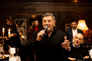 Šerif Konjević priredio spektakl u restoranu “Dva Jelena” – Noć o kojoj će se dugo pričati!