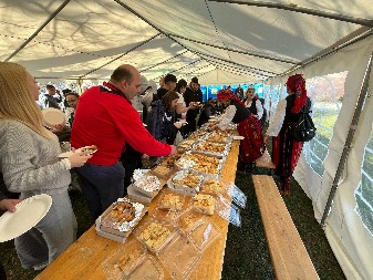 NOVA PODRŠKA ZA STUDENTE KOJI ŽELE DA UČE Udruženje "Bačko Vranje" donelo doručak u Pionirski park