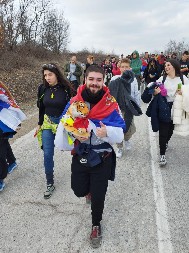 NEKADAŠNJI BLOKADER TRIFUNOVIĆ SE PRIDRUŽIO STUDENTIMA KOJI ŽELE DA UČE: Nekada u prvim redovima blokada, dok nije shvatio da je jedini njihov cilj prelazna vlada! (FOTO/VIDEO)