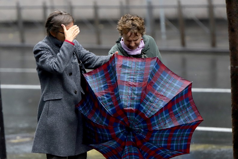 RHMZ NAJAVIO NEVREME ZA NAREDNA DVA SATA Pljuskovi, grmljavina i olujni vetar stižu u OVE DELOVE ZEMLJE