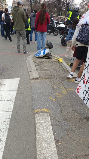 ONI NASTAVLJAJU DA RUŠE, A NAROD NEKA POSLE SVE TO PLAĆA... Pogledajte šta rade blokaderi u Beogradu