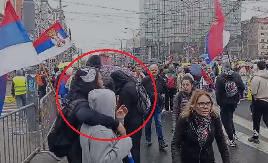 BLOKADERI SE DROGIRAJU NA SLAVIJI! Bez pardona puše marihuanu (VIDEO)