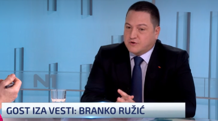 BRANKO RUŽIĆ PODRŽAVA RUŠENJE DRŽAVE! Šeta sa onima koji hoće da obese Vučića
