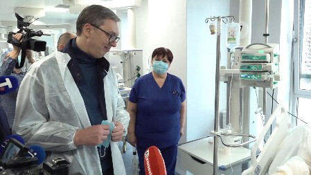 PREDSEDNIK MU REKAO DA NE BRINE, A ONDA DOBIO ODGOVOR KOJI GA JE DIRNUO Pogledajte emotivni razgovor Vučića sa čovekom koji je preživeo užas u Kočanima