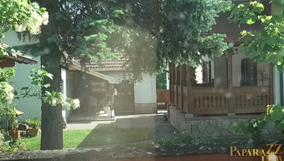 ODRASTAO  U SIROMAŠTVU, PA ZARADIO MILIONE! Ovo je kuća našeg poznatog pevača (FOTO)