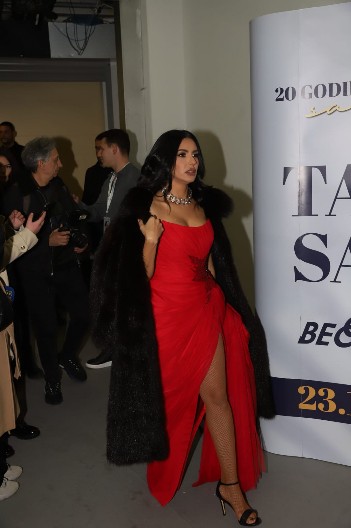 SLAVLJE U DOMU TANJE SAVIĆ Ovo je planirala već neko vreme, svi na nogama, pevačica presrećna!