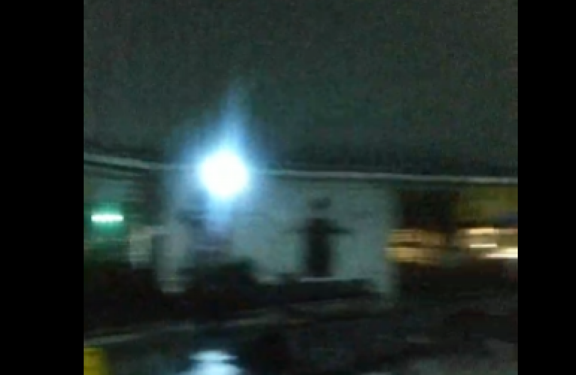 BRITANCI U HAOSU, NJIHOV NAJVEĆI AERODROM JE ZATVOREN! Sablasne scene na Hitrou, sve je mračno i pusto! (VIDEO)