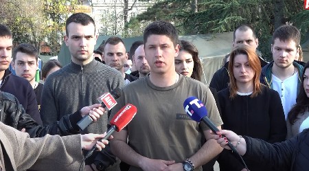 KRIVIČNA PRIJAVA PROTIV REKTORA U KRAGUJEVCU Studenti koji žele da uče se obratili iz Pionirskog parka (VIDEO)