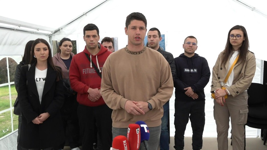 OPROSTIĆEMO AKO BUDEMO MOGLI, A ZABORAVIĆEMO AKO NAS NE BUDE BILO Studenti koji žele da uče poslali moćnu poruku iz Pionirskog parka