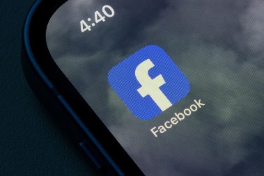 ZABRANILI FEJSBUK Građani u neverici