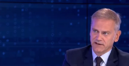 "ZEMLJO, OTVORI SE! BORKO STEFANOVIĆ NEŠTO ZAMERA TAMARI VUČIĆ U VEZI SA KIM?!" Brnabić podsetila na pesmu koju pevaju u Prištini