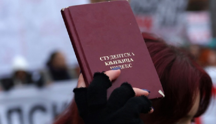 TOLIKO IMAJU PARA DA NE MOGU RUČNO DA PREBROJE Pogledajte šta naručuju studenti blokaderi (FOTO)