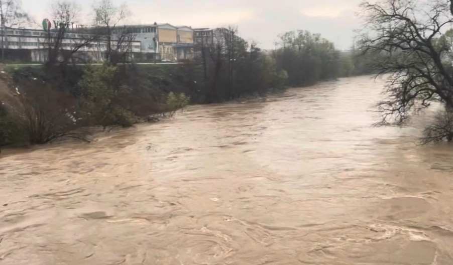 NABUJALA REKA ODNELA DVOJE LJUDI Drama zbog prirodne nesreće u Tuzli, najgore tek sledi!