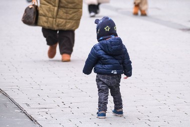 DEČAK (2) SE UGUŠIO U VRTIĆU KAD JE POJEO BANANU Otac krivi njih za detetovu smrt