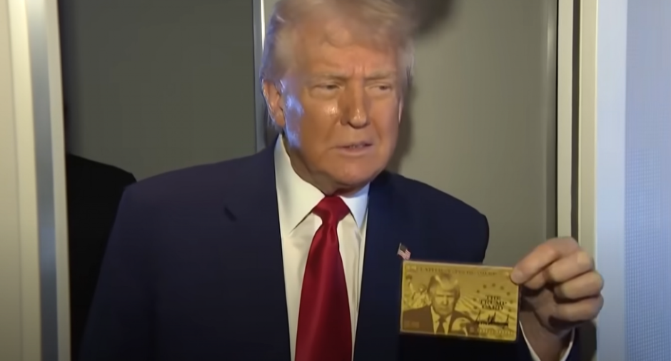 TRAMP JE OD SEBE NAPRAVIO "ZLATNOG IDOLA" Ova kartica može biti vaša - za 5 miliona dolara (VIDEO)