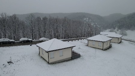 SNEŽNO NEVREME LOMI REGION: U Crnoj Gori ne prestaje da veje, na jugu i grmi (FOTO)