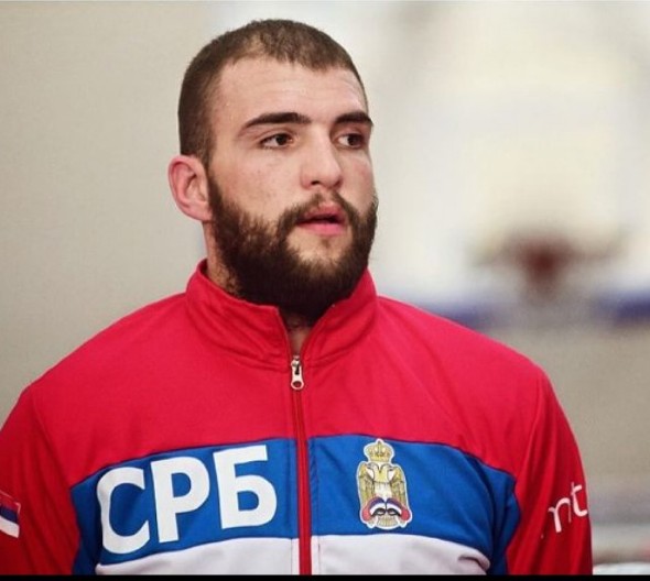 "NE POŠTUJE ŽENU U JAVNOSTI" Pljušte komentari zbog poteza Veljka Ražnatovića - evo šta je uradio Bogdani po dolasku u Beograd!