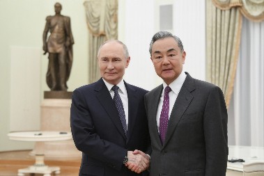 ŠOKANTNO PONAŠANJE PUTINA PREMA KINESKOM GOSTU U KREMLJU: Šta to znači za globalnu politiku?