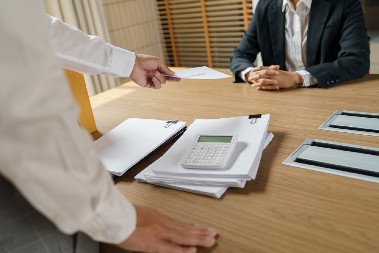 PLJUŠTE OTKAZI U HOLANDIJI! Ukida se 1.800 radnih mesta zbog finansijskih problema