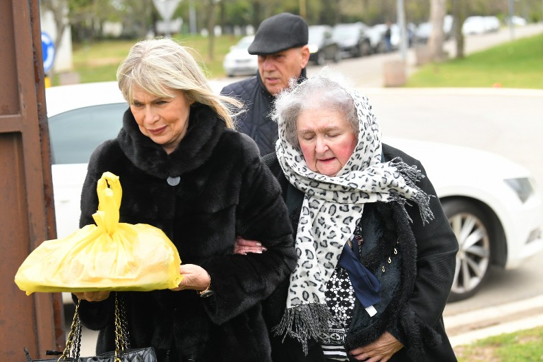 OVO JE FOTOGRAFIJA NA KOJOJ SE JASNO VIDI U KAKVOM SU ODNOSU SUZANA I SAŠINA SESTRA Mnogo toga se promenilo, pevačica ne krije
