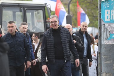 "ACO, SRBINE!" Predsednik Vučić se pozdravlja sa narodom! (VIDEO)