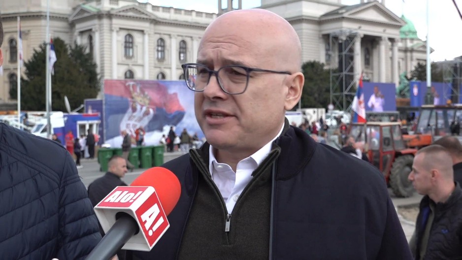 KURTI JE ZABRANIO AUTOBUSIMA DA IDU U BEOGRAD Premijer Vučević: Uprkos tome, imamo dolazak rekordnog broja Srba, 9.000 naših ljudi stiže sa KiM