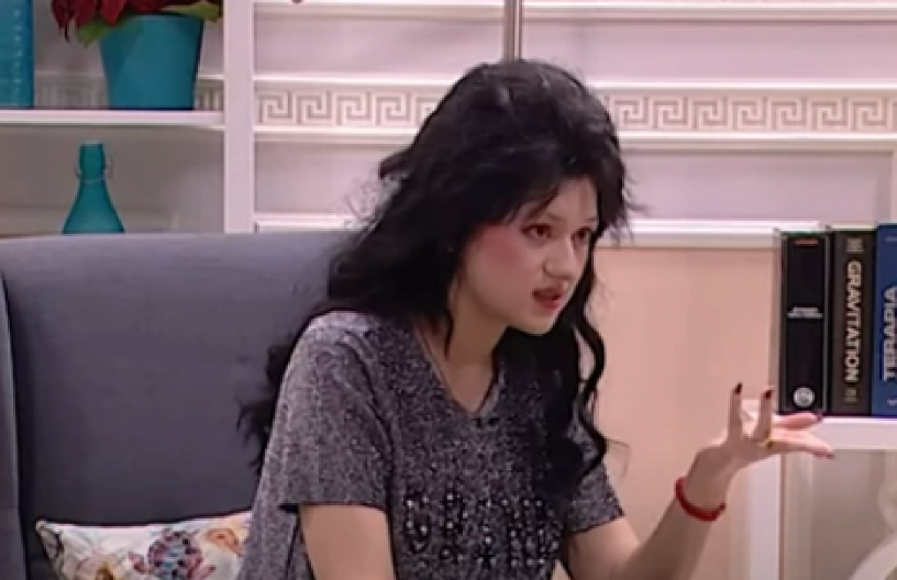 "JOŠ UVEK HODAM, IZGUBILA SAM 80 ODSTO VIDA" Naša pevačica vodi borbu sa neizlečivom bolešću, otkrila detalje koji kidaju dušu: "Tresu mi se ruke"