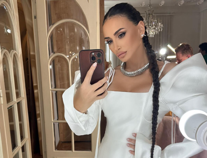 OTKRIVENA VELIKA ISTINA O EMINI JAHOVIĆ! Niko nije imao pojma, evo šta je pevačica zapravo morala da radi u prošlosti!