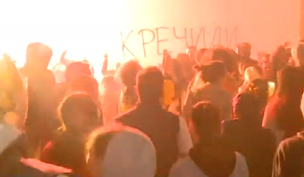 U TOKU JE IDENTIFIKACIJA SVIH LICA, SLEDE PRIJAVE ZBOG BLOKADE RTV Policija i Žandarmerija u toku noći odblokirale ulaz u zgradu televizije u Novom Sadu