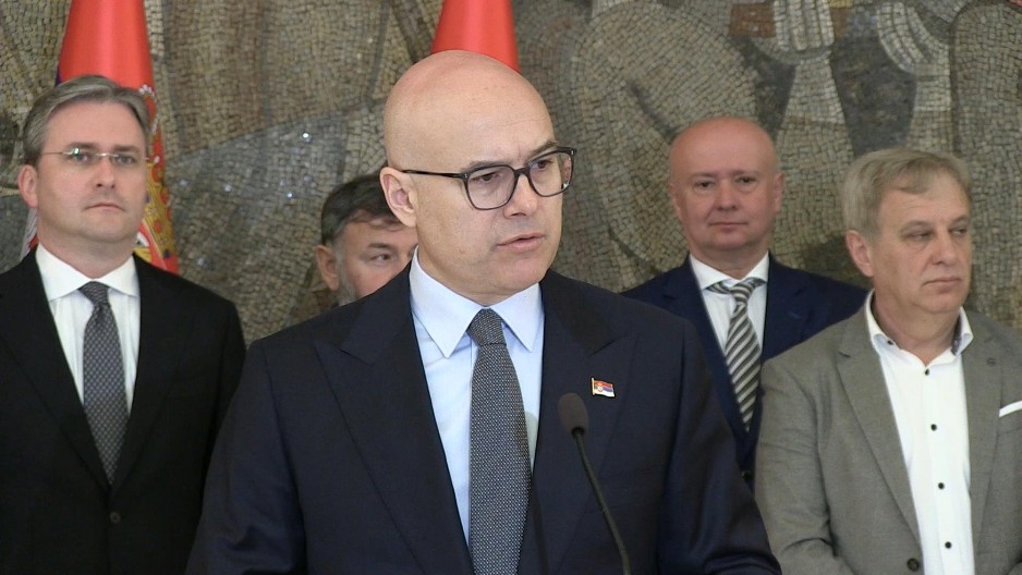 VUČEVIĆ ISPRAĆEN OVIM GESTOM! Premijer u tehničkom mandatu predsedavao poslednjom sednicom svog kabineta