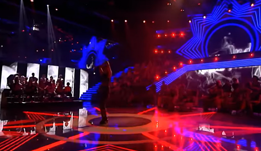 PEVAČ OBJAVIO EKSPLICITAN SNIMAK POZNATE KOLEGINICE! Ona uvija kukovima u donjem vešu, haos na mrežama!