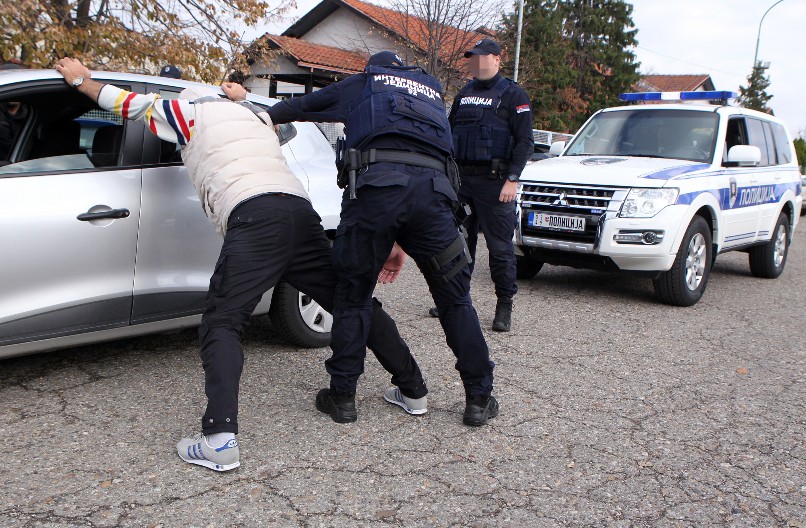 UHAPŠENO 11 OSOBA! Oštetili Pokrajinski sekretarijat za više od 12 miliona