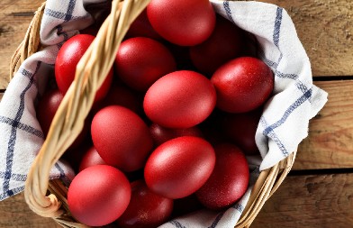 VERNICI MASOVNO GREŠE NA VELIKI PETAK Sveštenik brutalno odgovorio na pitanje o farbanju jaja, jedno pravilo je ključno!