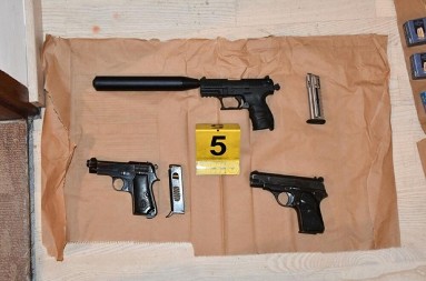KOD STARCA PRONAĐEN ARSENAL ORUŽJA Policija podnela krivičnu prijavu protiv starca (87)