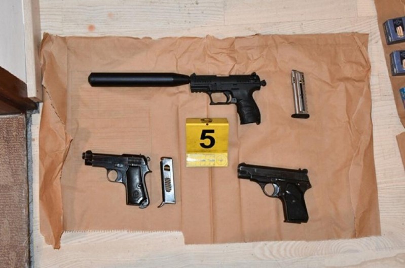 KOD STARCA PRONAĐEN ARSENAL ORUŽJA Policija podnela krivičnu prijavu protiv starca (87)