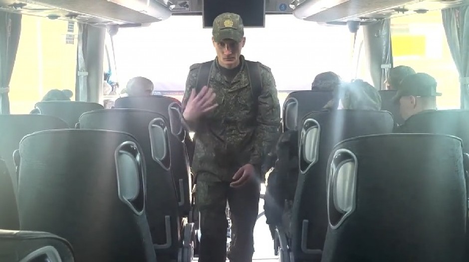 PRAZNE OČI, BEZ OSMEHA Objavljen prvi snimak ruskih zarobljenika (VIDEO)