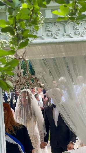 OVAJ MOMENAT JE SVIMA PROMAKAO! Evo šta su Tea i Ivan uradili pred svim gostima, a niko nije primetio! (VIDEO)