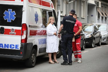 SUMNJA SE DA JE VOZAČ BIO PIJAN I DROGIRAN Dve osobe teže povređene u saobraćajnoj nesreći