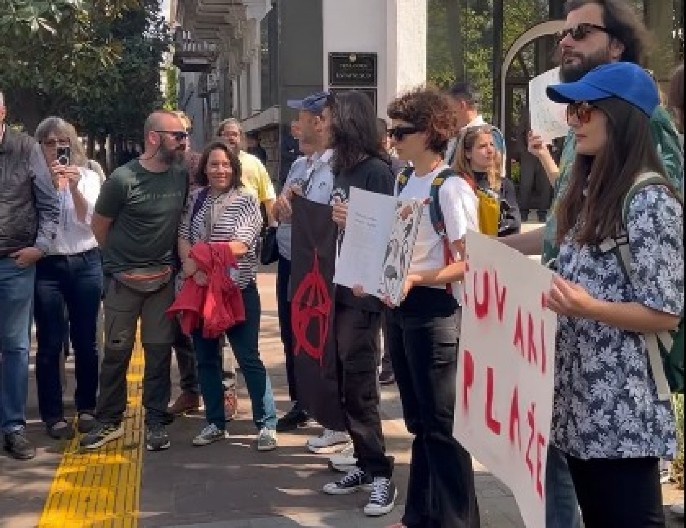 KAD NE MOGU OSVOJITI VLAST NA IZBORIMA KREĆU U PROTESTI PROTIV INVESTICIJA: Taktika opozicije u Srbiji se primjenjuje i u Crnoj Gori