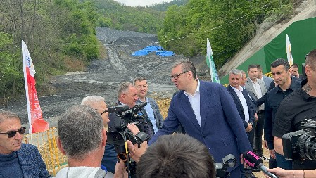 SRBIJA SE GRADI I NAPREDUJE UPRKOS RUŠITELJSKIM POHODIMA BLOKADERA: Gradnja auto-puteva i bolnica ne sme da stane, ma kako se neki trudili da to zaustave!