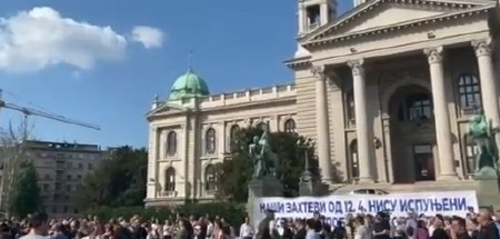 "ACO, SRBINE!" Narod masovno skandira Vučiću u centru Beograda (VIDEO)