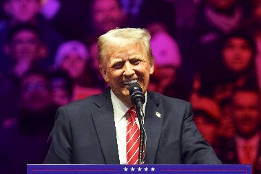 AMERIKA NA NOGAMA Vojna parada u Vašingtonu za godišnjicu američke vojske i Trampov 79. rođendan