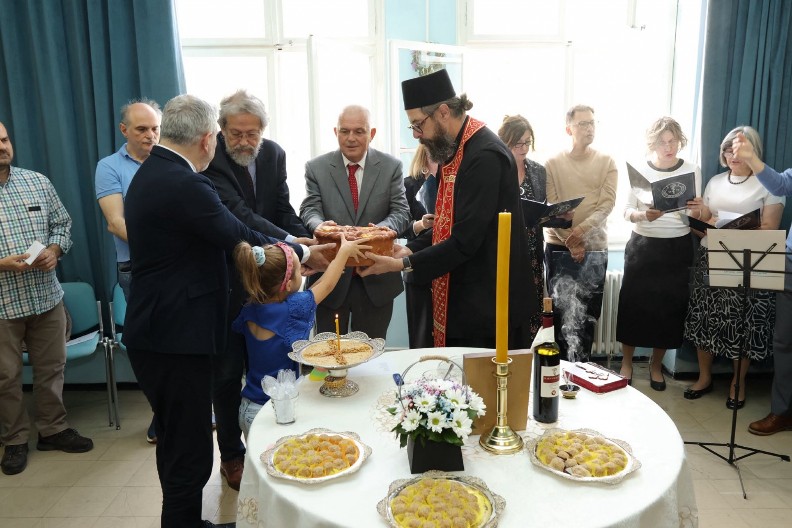 PROSLAVLJEN ĐURĐEVDAN U SRPSKOM LEKARSKOM DRUŠTVU Nakon sečenja slavskog kolača održana svečana ceremonija dodele godišnjih nagrada