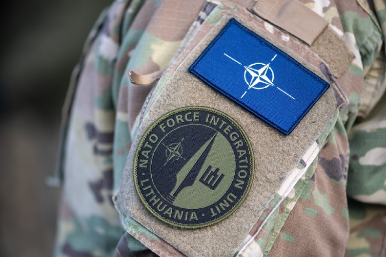 SMENJEN VISOKO RANGIRANI NATO GENERAL! Skandalozne izjave o silovanju: "Ako je silovanje neizbežno, opusti se i uživaj"