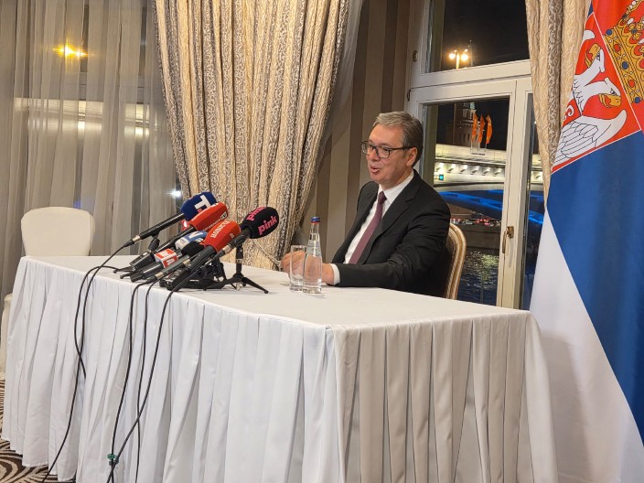 VUČIĆ: Neće biti očekivanog porasta plata i penzija zbog blokada