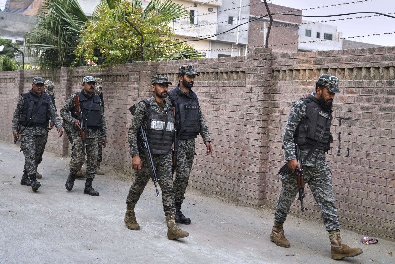 RAKETIRANE TRI PAKISTANSKE VAZDUHOPLOVNE BAZE, JUTROS IZVEDEN PRVI VOJNI NAPAD NA INDIJU! Ima mrtvih, vojnici poslati na bojno polje