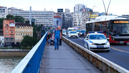 PIJANI VOZAČ POSLE SUDARA TUKAO ŽENU IZ DRUGOG AUTOMOBILA Užas na Brankovom mostu u Beogradu