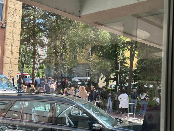 SEDAM FAKULTETA TRAŽILO DOZVOLU ZA ONLAJN RAD! Blokaderi foteljaši pucaju po svim šavovima!