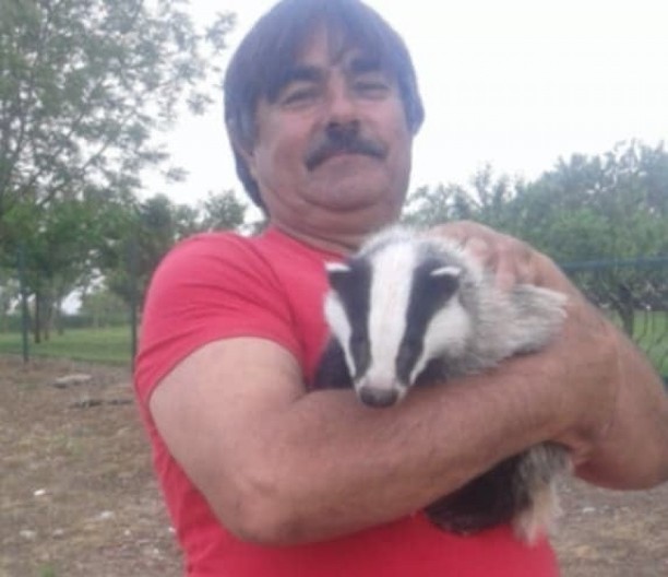 JAZAVAC IZ RAKINCA POSTAO ZVEZDA SELA Miroljub ima najluđeg ljubimca u Srbiji, pravi je član porodice, zajedno rade čak i ovo!